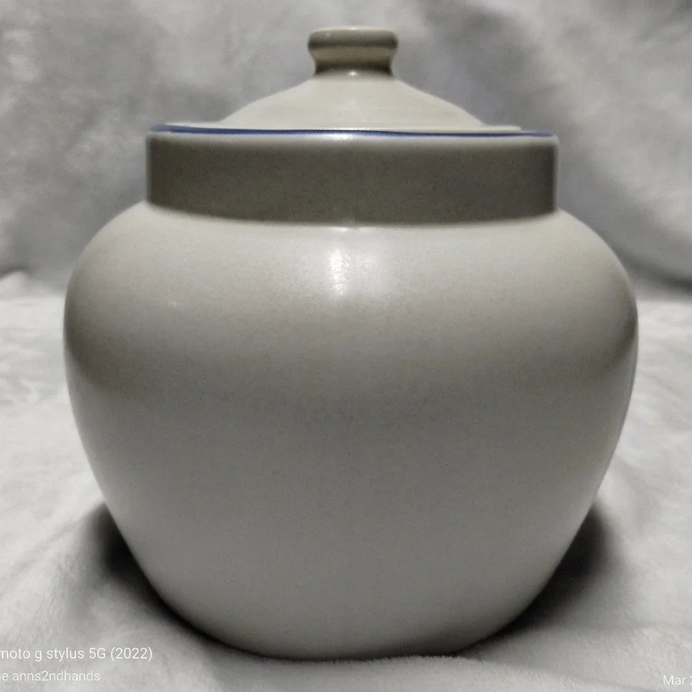 Pfaltzgraff Yorktowne Bean Pot Crock w‎ Lid Blue Floral USA Stoneware